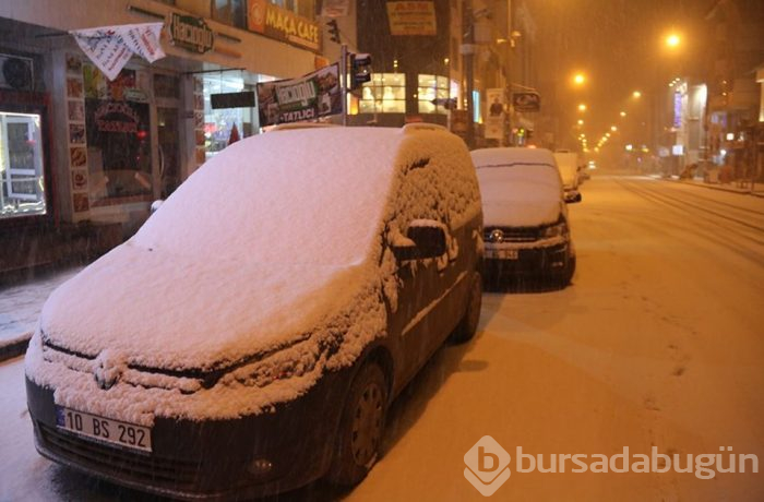Kars'ta baharda kar yağışı