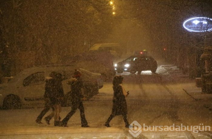 Kars'ta baharda kar yağışı