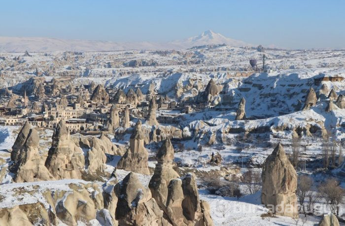 Baharda Kapadokya'da 'kar' güzelliği