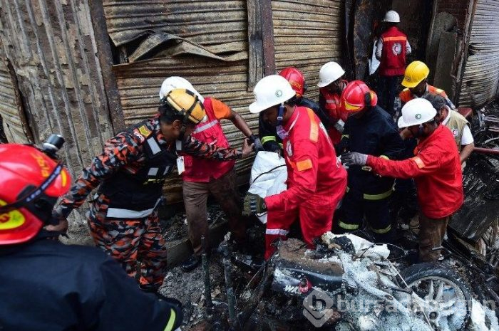 Bangladeş'te tarihi bölgede yangın: 69 ölü