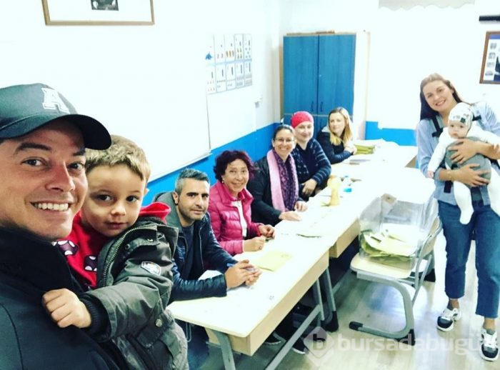 Ünlü isimler de sandık başındaydı!
