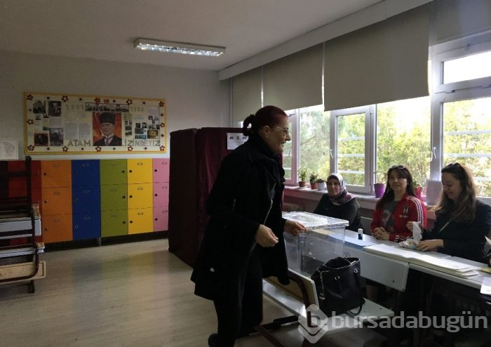 Ünlü isimler de sandık başındaydı!
