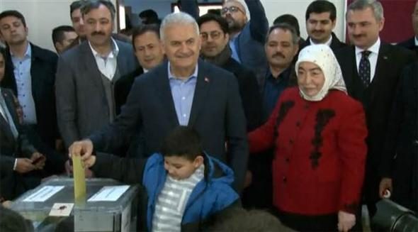 Siyasiler oyunu kullandı
