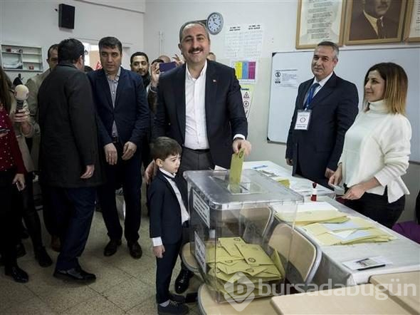 Siyasiler oyunu kullandı
