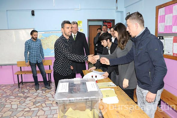 Siyasiler oyunu kullandı
