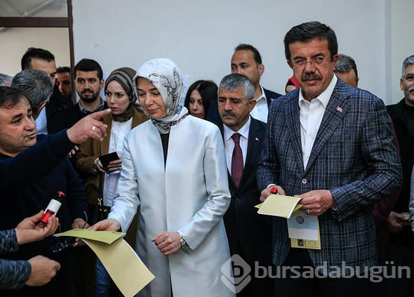 Siyasiler oyunu kullandı
