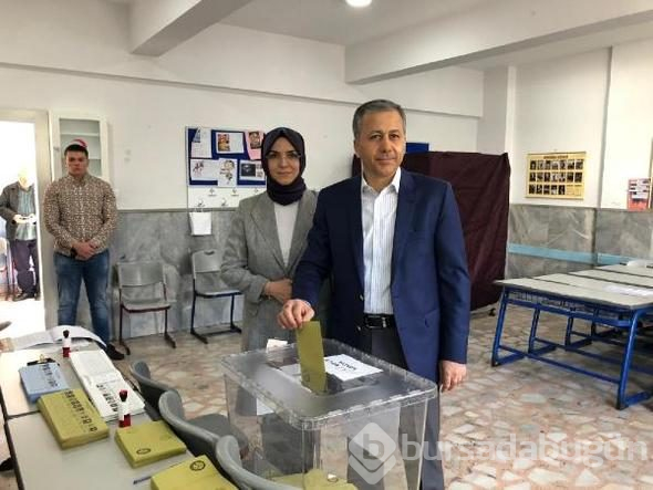 Siyasiler oyunu kullandı
