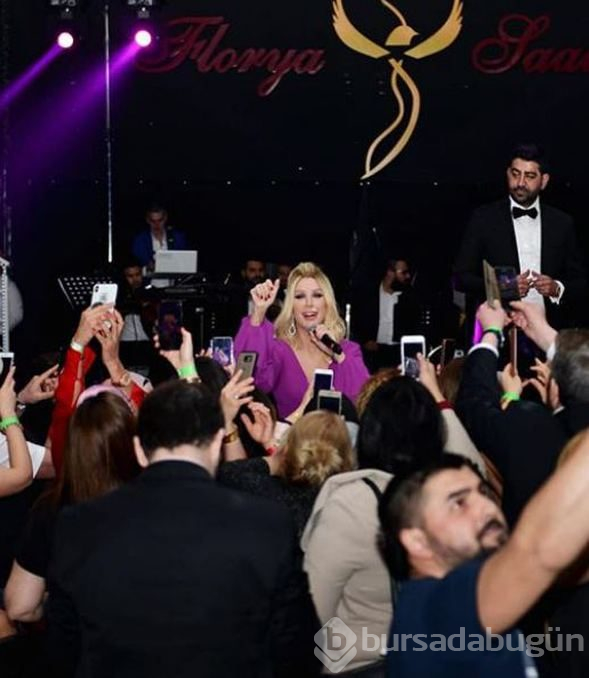 Seda'nın cesur elbisesi...
