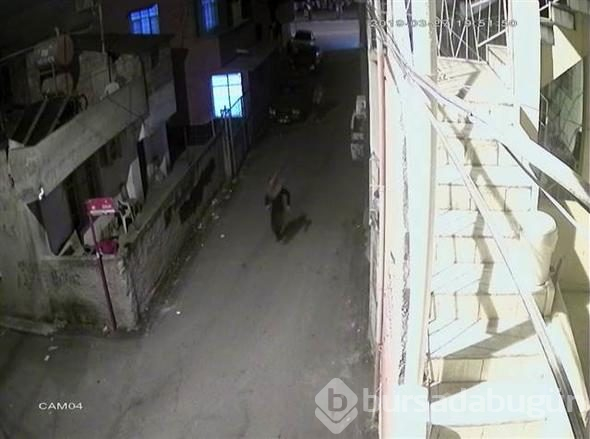 Genç kadına dehşeti yaşattı, arkadaşına hediye etti
