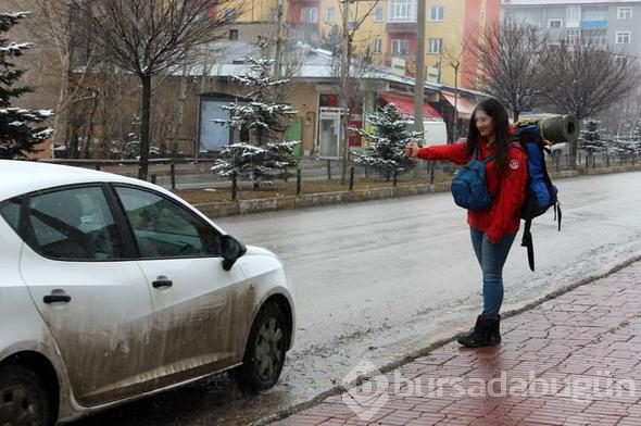 Üniversiteli genç kız otostopla 75 il gezdi
