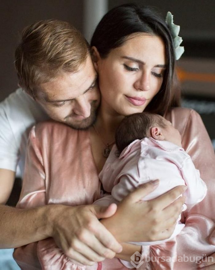 Caner Erkin eşi Şükran Ovalı'nın doğum gününü kutladı
