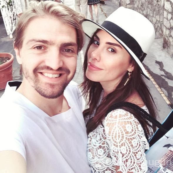 Caner Erkin eşi Şükran Ovalı'nın doğum gününü kutladı
