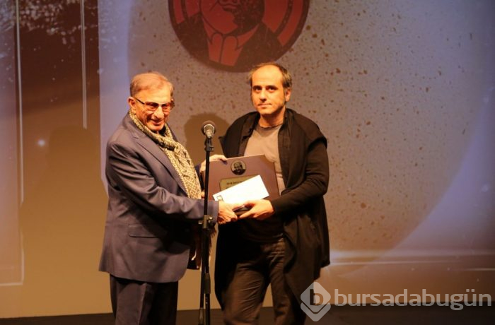 Savaş Dinçel'in 77'nci yaşı Savaş Dinçel Tiyatro Ödülleri'yle kutlandı