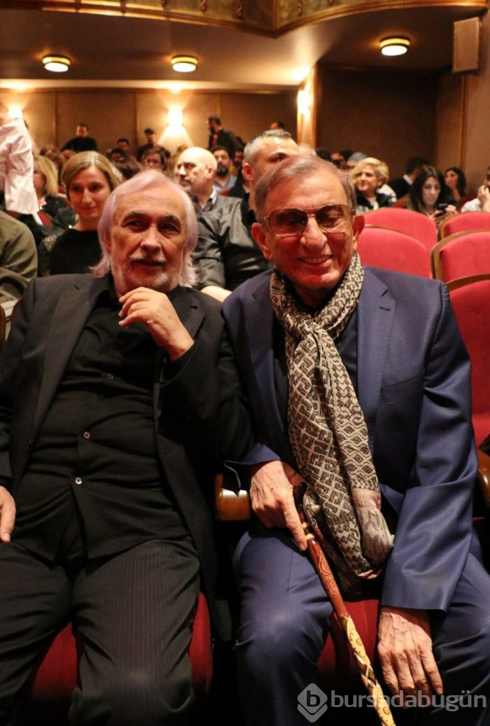 Savaş Dinçel'in 77'nci yaşı Savaş Dinçel Tiyatro Ödülleri'yle kutlandı