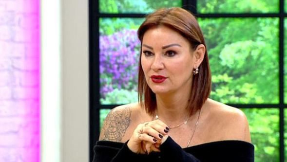 Pınar Altuğ'a sandık başında şiddet
