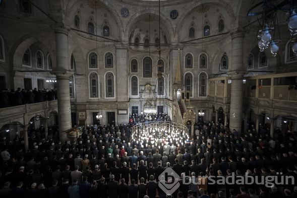 Miraç Kandili'nde camilere akın
