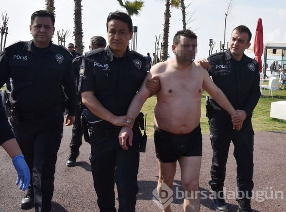 Kıyafetleriyle denize girince polis alarma geçti!
