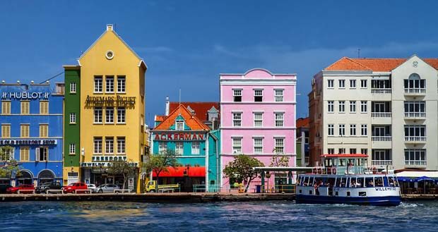 Karayiplerin en renki adası Curaçao
