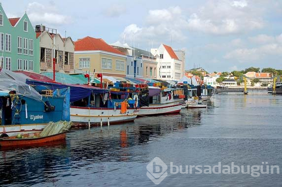 Karayiplerin en renki adası Curaçao
