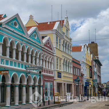 Karayiplerin en renki adası Curaçao
