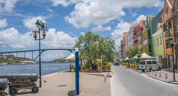 Karayiplerin en renki adası Curaçao
