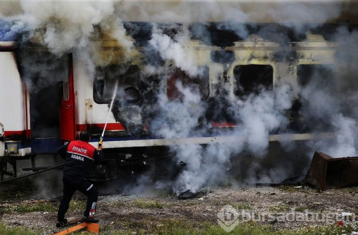 Adana'da hurdaya ayrılan vagonda yangın