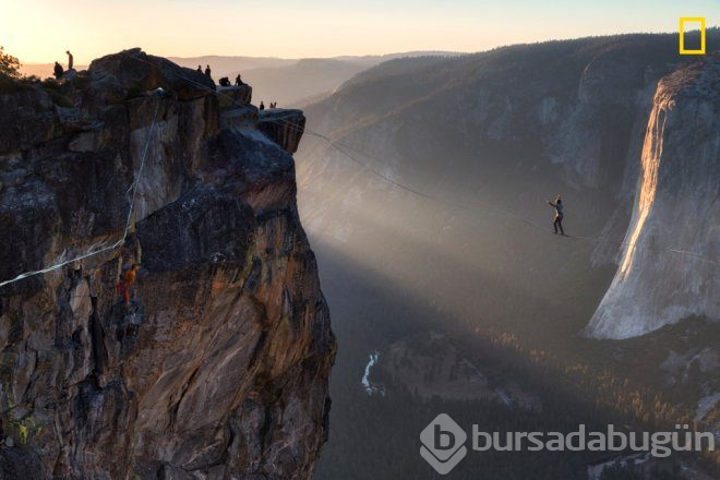 İncecik ip üzerinde ölüme meydan okudu! İşte National Geographic en iyi seyahat temalı fotoğraf yarışmasından kareler