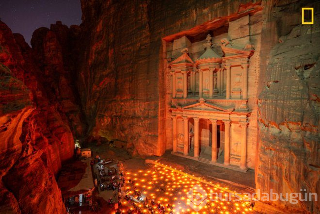 İncecik ip üzerinde ölüme meydan okudu! İşte National Geographic en iyi seyahat temalı fotoğraf yarışmasından kareler