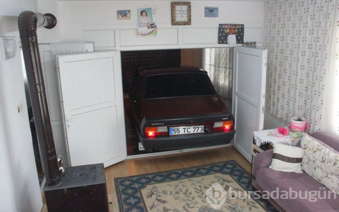 1999 model Toros otomobilini evinde saklıyor