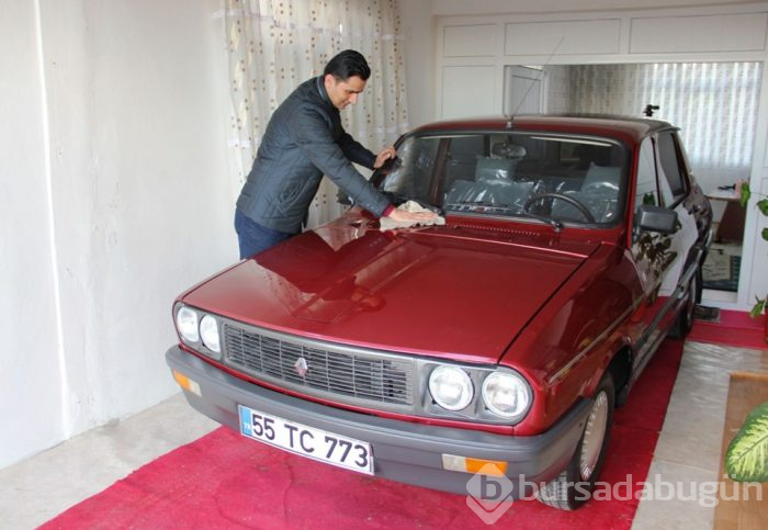 1999 model Toros otomobilini evinde saklıyor
