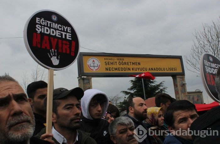Öğrencisinin öldürdüğü öğretmen için toplandılar