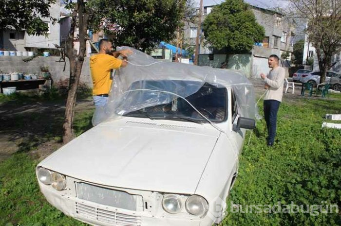 Düğünü için 1978 model otomobili demirle uzatıp limuzine dönüştürdü
