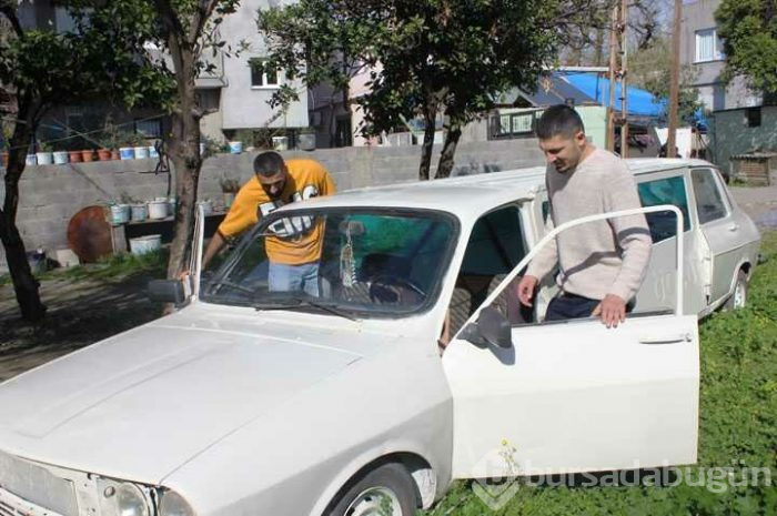 Düğünü için 1978 model otomobili demirle uzatıp limuzine dönüştürdü
