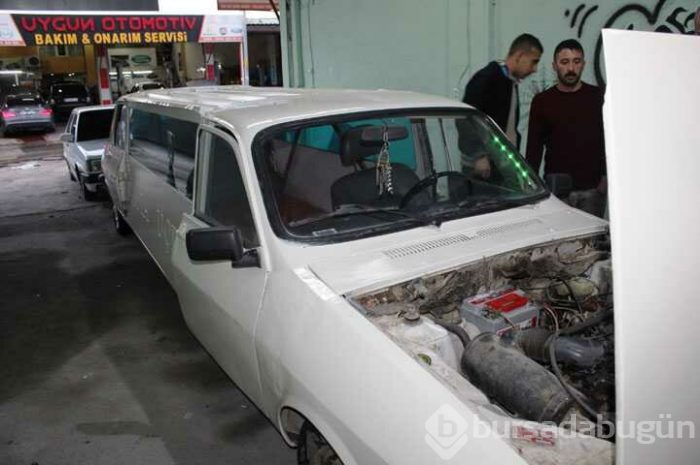 Düğünü için 1978 model otomobili demirle uzatıp limuzine dönüştürdü
