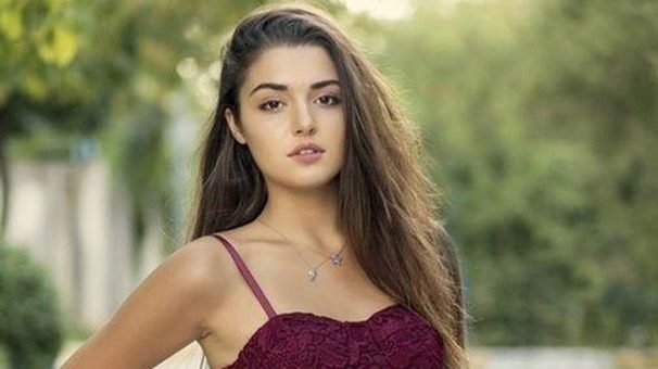 Hande Erçel dünyaya yelken açtı