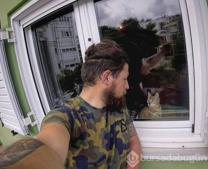 Yolda bulduğu kediyle dünya turu yaptı