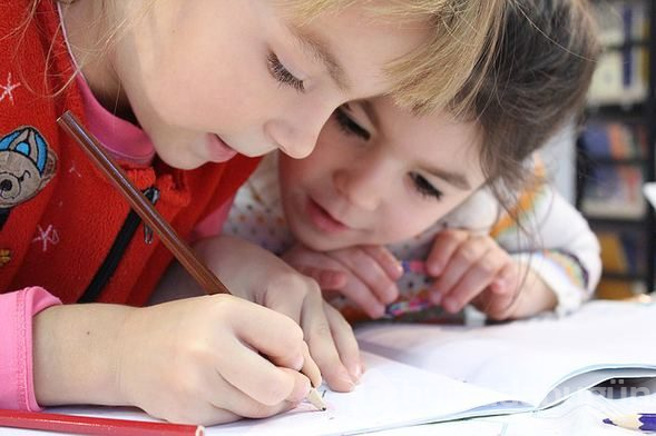 Disleksinin 6 belirtisi: Tek tedavisi erken eğitim
