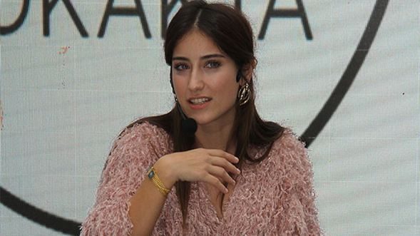  Hazal Kaya hamile! 