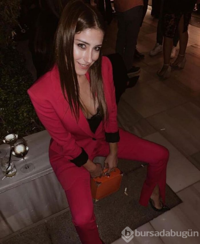  Hazal Kaya hamile! 