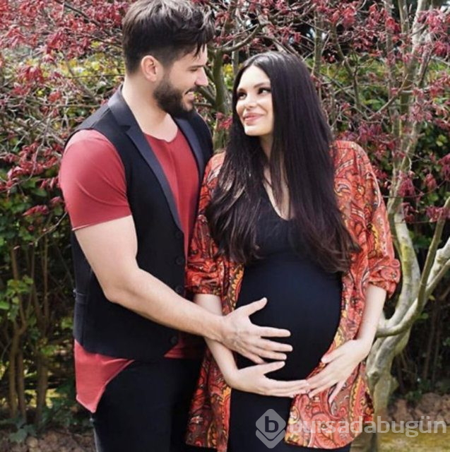 Tolgahan Sayışman ile Almeda Abazi'den yeni poz
