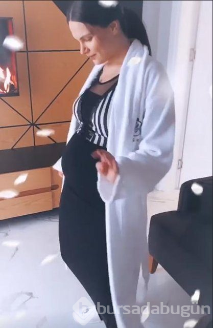 Tolgahan Sayışman ile Almeda Abazi'den yeni poz
