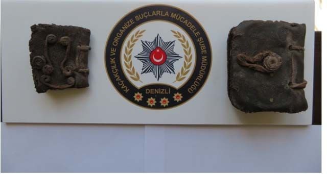 Denizli'de 1500 yıllık 2 kitap bulundu
