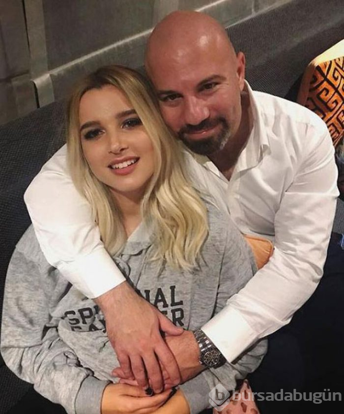 Pınar Sabancı bebeğinin saçlarını kesti
