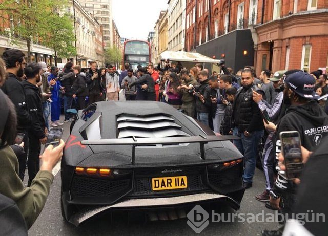 Rus fenomen Daria Radionova, Lamborghini aracını Swarovski ile kapladı
