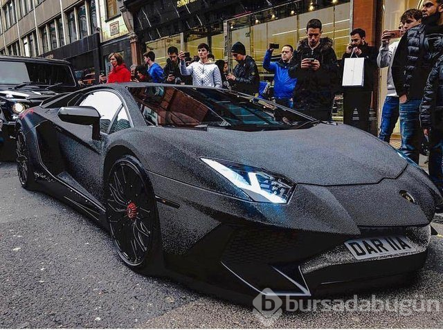 Rus fenomen Daria Radionova, Lamborghini aracını Swarovski ile kapladı
