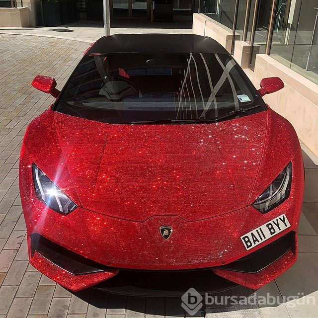 Rus fenomen Daria Radionova, Lamborghini aracını Swarovski ile kapladı
