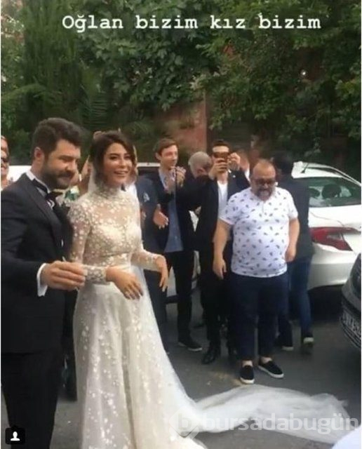 Asena Tuğal köpeğini kucağından indirmedi
