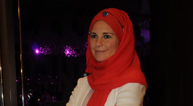 Burcu Çetinkaya Bucak başörtüsünü çıkardığını açıkladı
