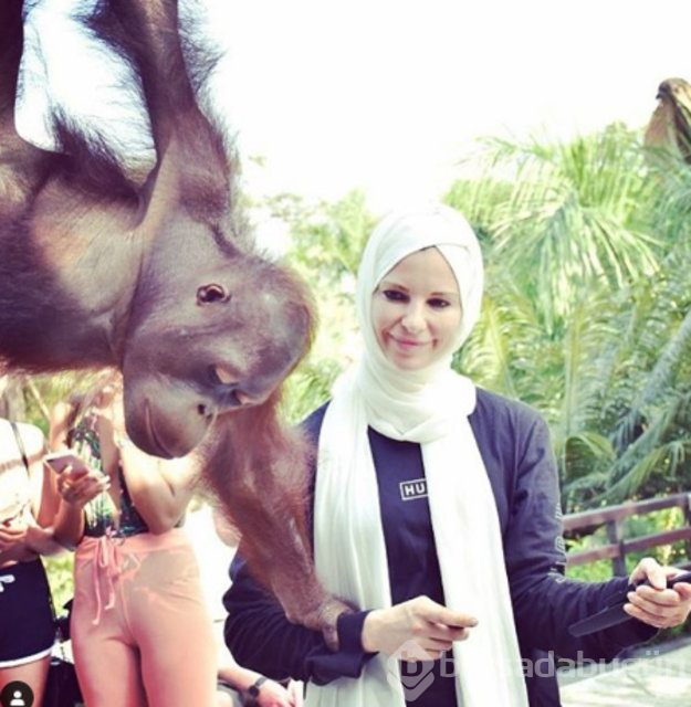 Burcu Çetinkaya Bucak başörtüsünü çıkardığını açıkladı
