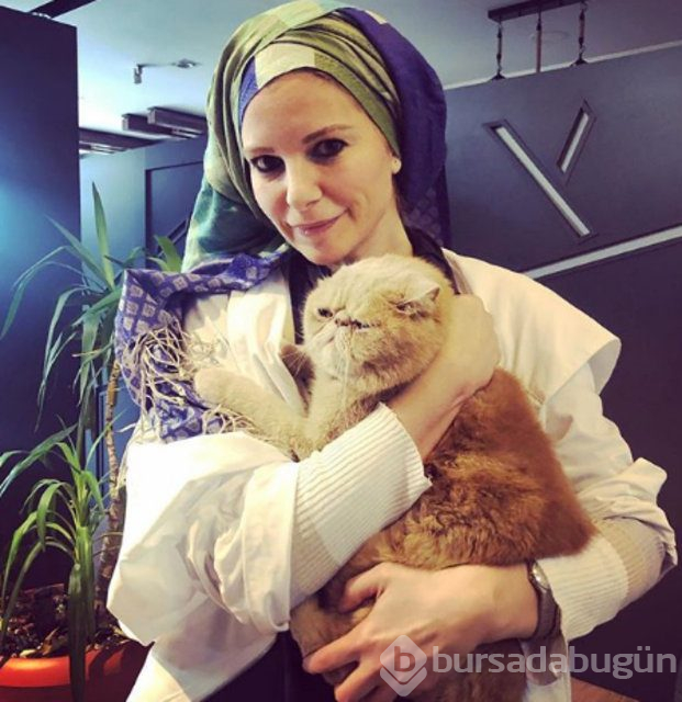 Burcu Çetinkaya Bucak başörtüsünü çıkardığını açıkladı
